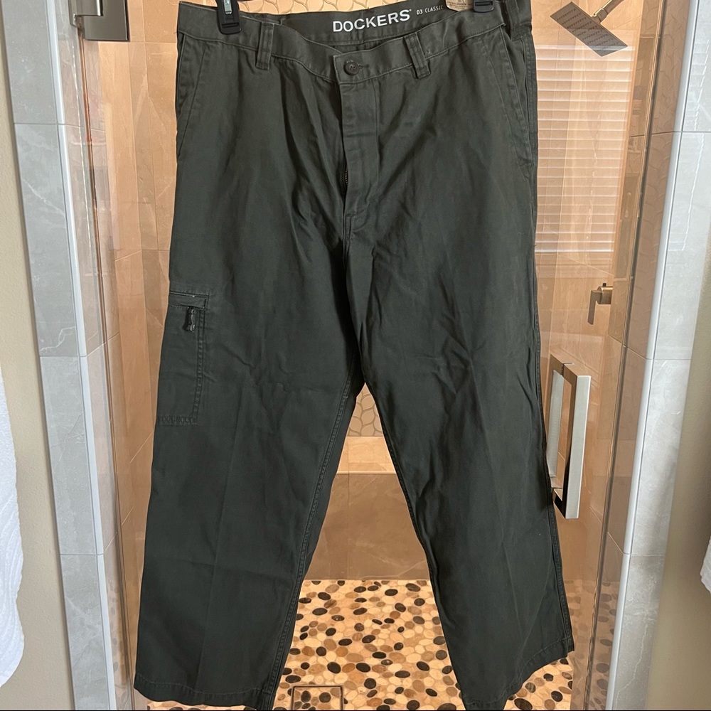 NWT! New. Men’s Dockers Cargo. Olive Green. W36/L29